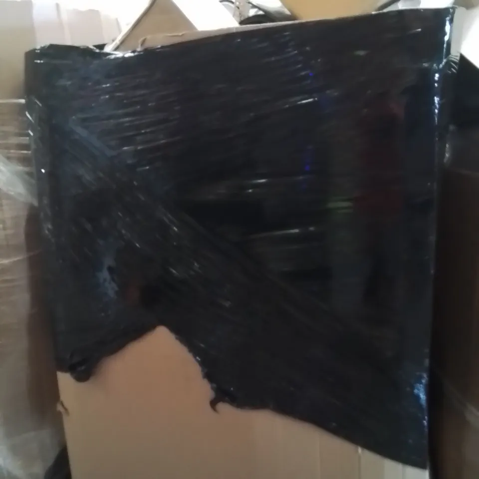 PALLET OF ASSORTED HOUSEHOLD GOODS AND PRODUCTS TO INCLUDE;HEADPHONES,VACUUM CLEANER,FLOOR MATS,BASKET