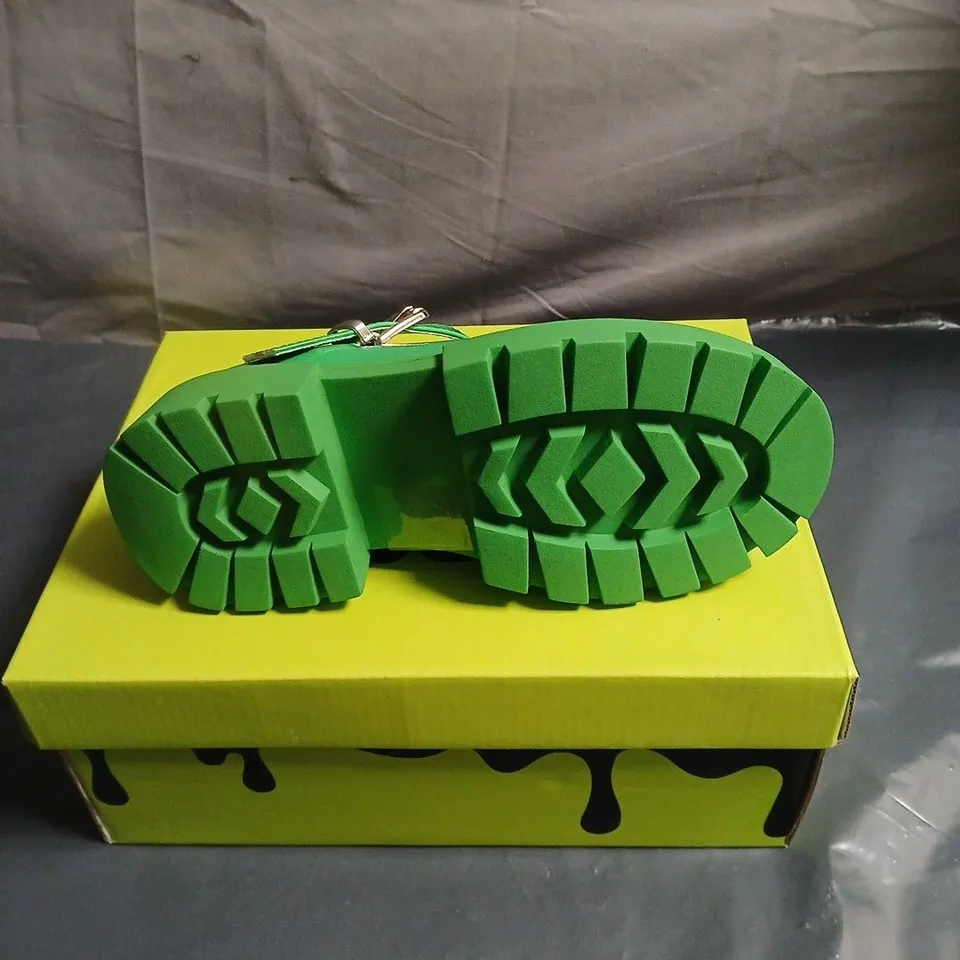 KOI KIDZ GREEN CARTOON FACE PLATFORM SHOES – BUCKLE STRAP. FROG SIZE 12