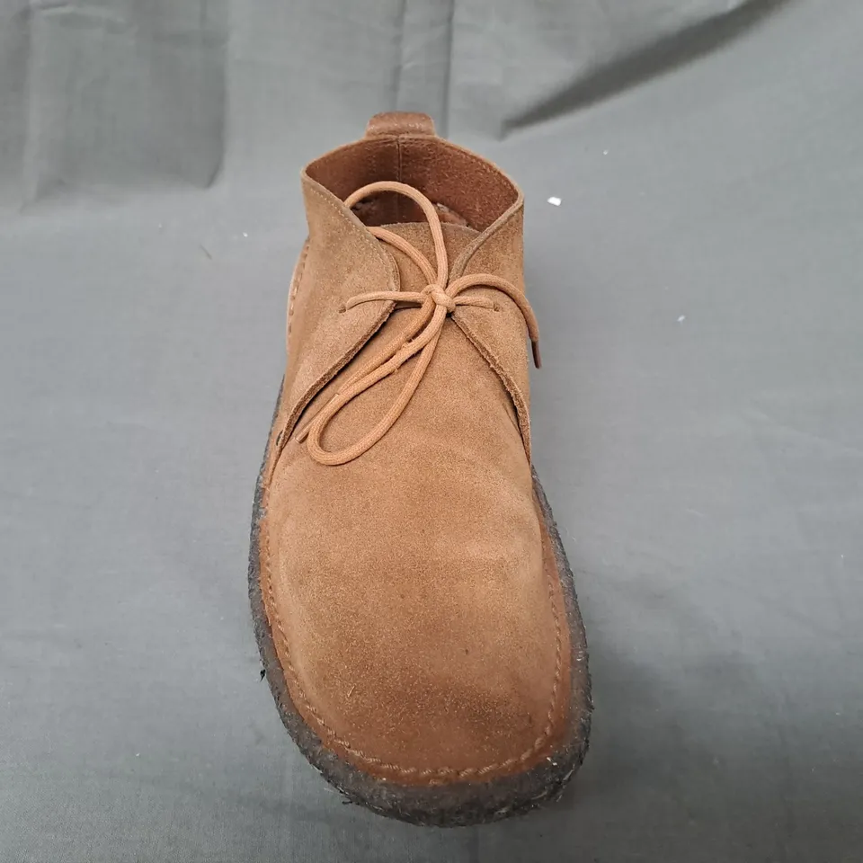 BOXED PAIR OF CLARKS SHOES IN BROWN UK SIZE 7