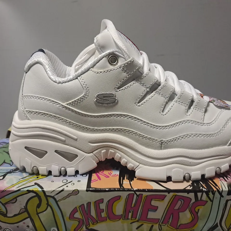 BOXED SKETCHERS WOMENS WHITE PLATFROM TRAINERS - SIZE UK 2.5 