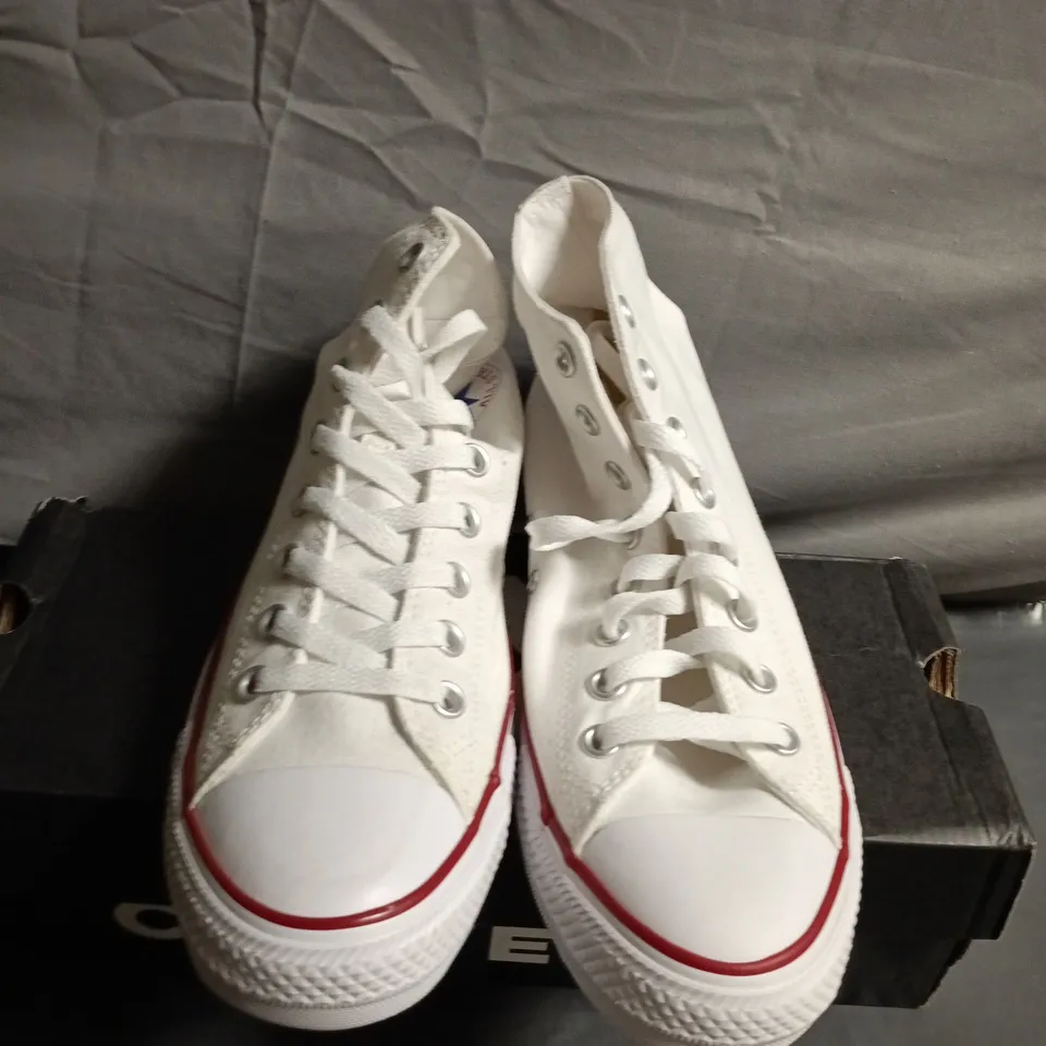 BOXED PAIR OF CONVERSE CHUCK TAYLOR ALL STAR HIGH-TOP SNEAKERS – WHITE - UK SIZE 8