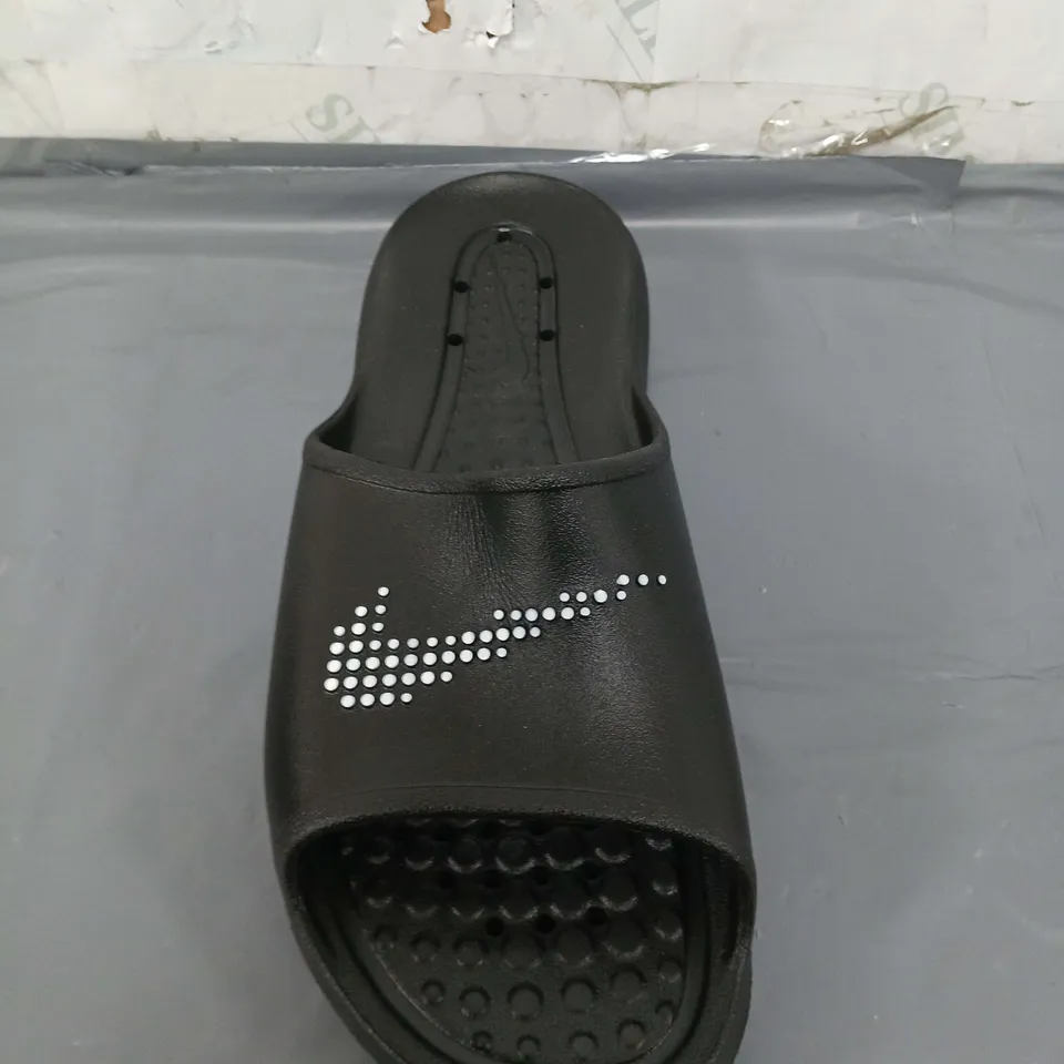 PAIR OF NIKE FOAM SLIDERS SIZE UNSPECIFIED
