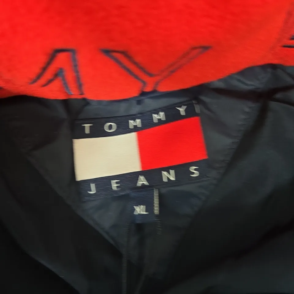 TOMMY JEANS NAVY PUFFER JACKET – MEN'S, UK M (M)