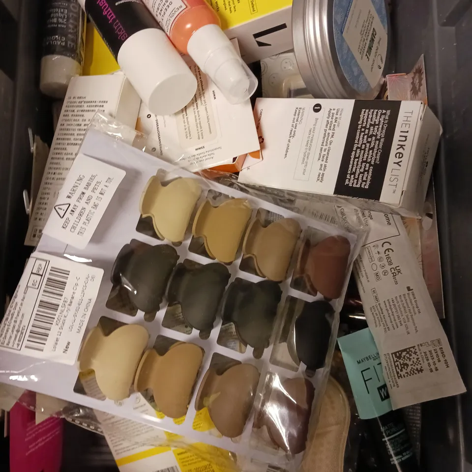 APPROXIMATELY 20 ASSORTED HEALTH & BEAUTY PRODUCTS TO INCLUDE BLEMISH CLEARING PATCHES, OMEGA WATER CREAM, CHARCOAL FACE WASH ETC 