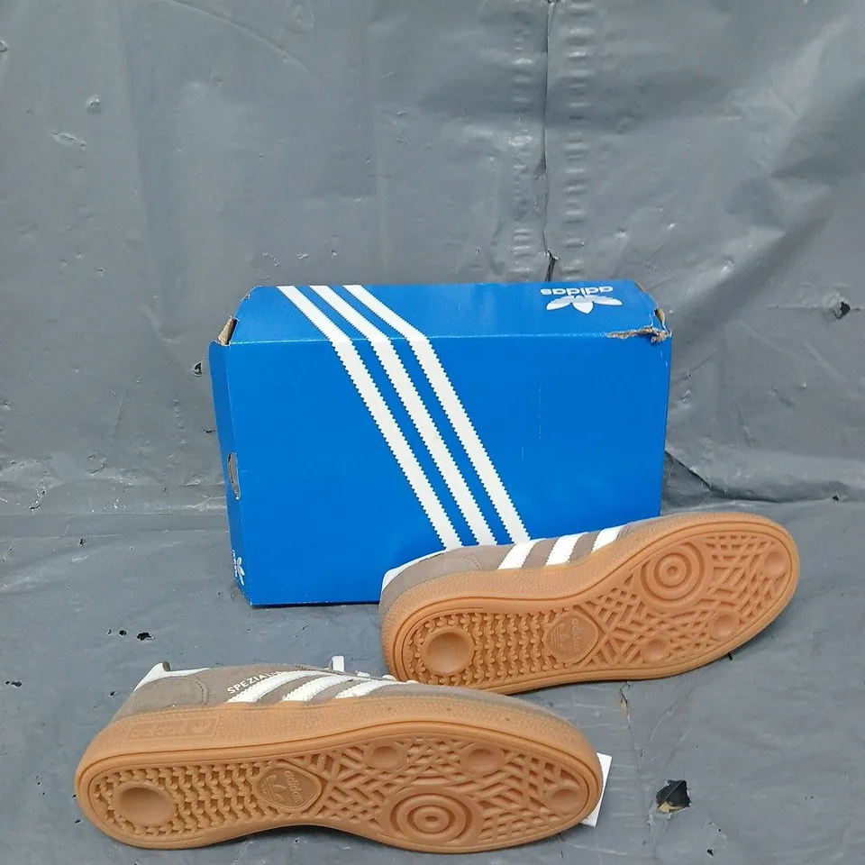 BOXED PAIR OF HANDBALL SPEZIAL WOMENS BROWN UK 6 