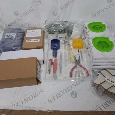 BOX OF ASSORTED HOUSEHOLD AND DECORATIVE ITEMS