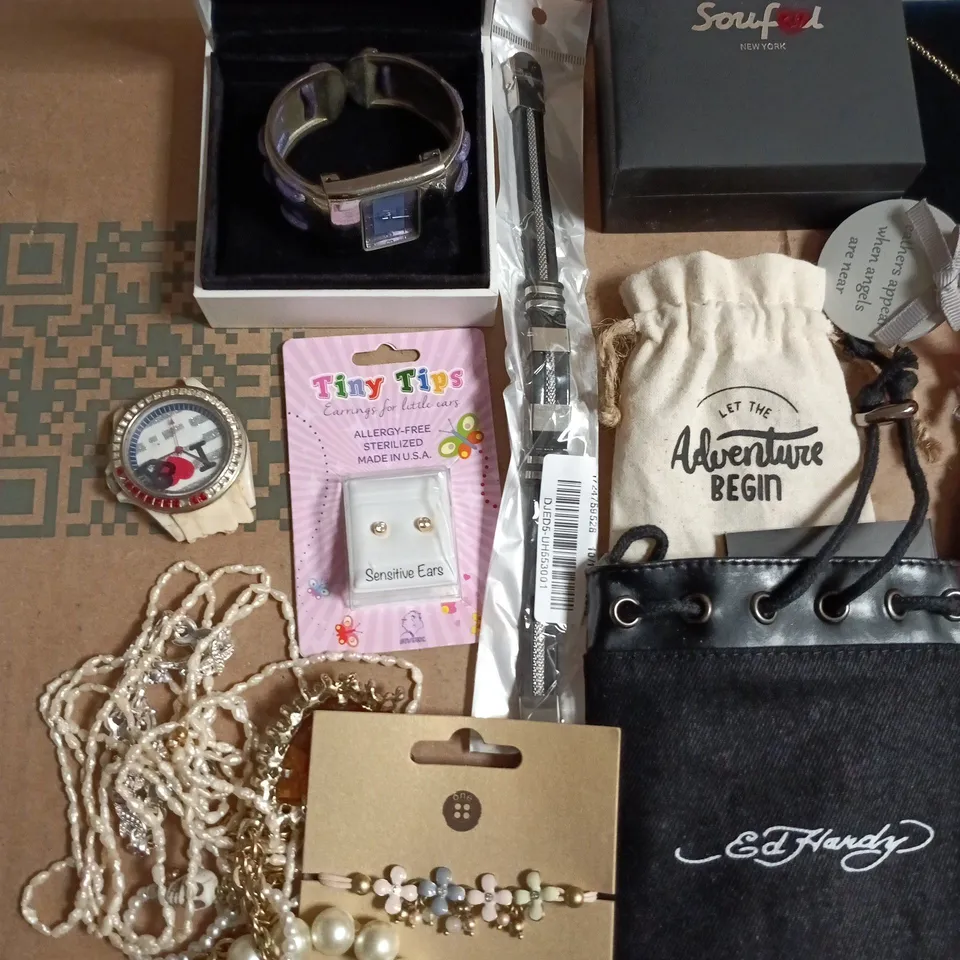 LOT OF ASSOR TED JEWELLERY AND WATCH ITEMS TO INCLUDE BURGA WATCH STRAP,ED HARDY RING AND HBD "G" PENDANT NECKLACE