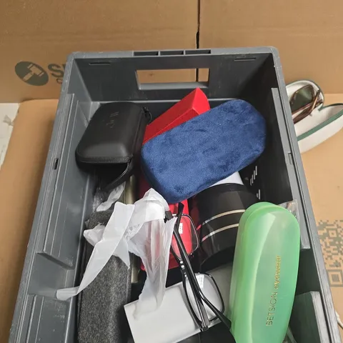 TOTE OF APPROXIMATELY 15 ASSORTED GLASSES CASES TO INCLUDE: WMP EYEWEAR SUNGLASSES 
