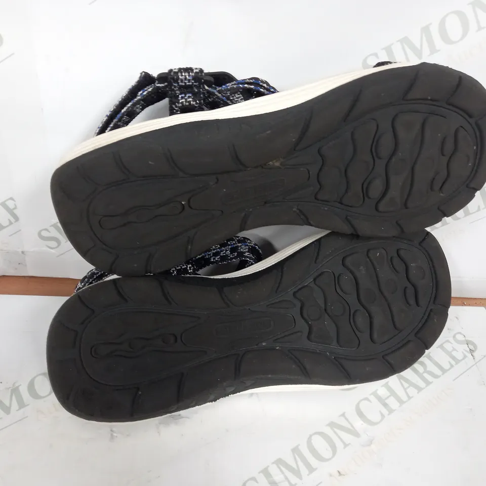 SKECHERS BLACK STRAPPED SANDALS SIZE 5