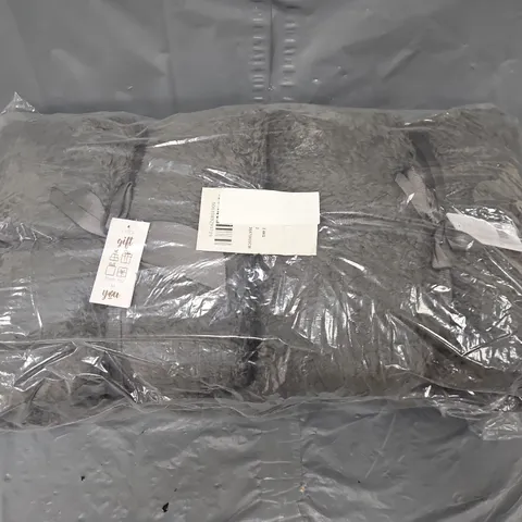 2 BAGGED DARK GREY TEDDY BLANKETS - 200CM X 220 CM