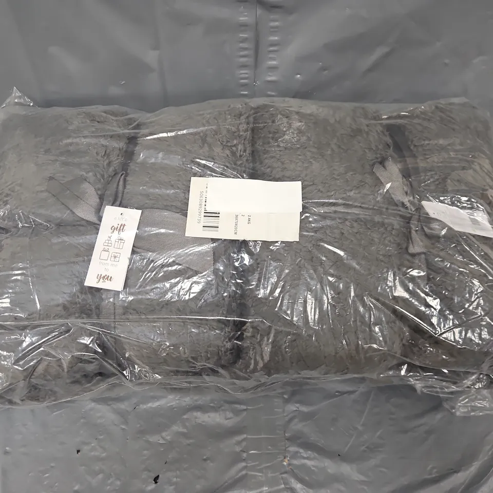 2 BAGGED DARK GREY TEDDY BLANKETS - 200CM X 220 CM