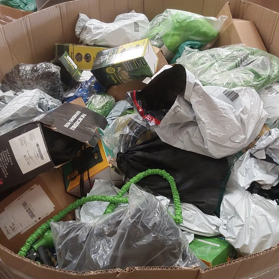 PALLET TO CONTAIN A LARGE ASSORTMENT OF GARDEN HOSE PRODUCTS