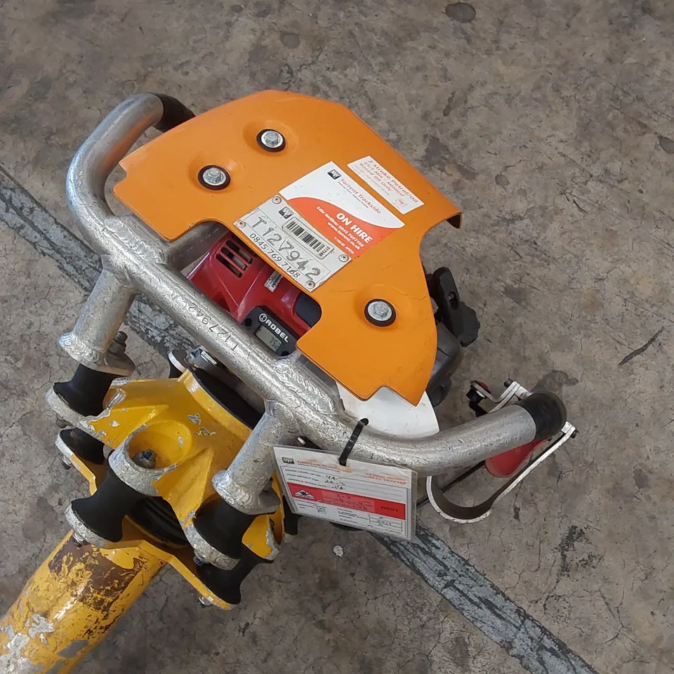 ROBEL 62.05 2 STROKE VERTICAL TAMPER - RAILWAY MAINTENANCE TOOL