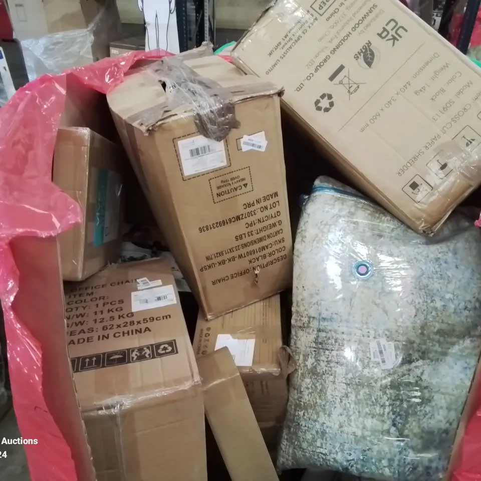 MIXED PALLET CONTAINING VARIOUS BOXED HOUSEHOLD ITEMS TO INCLUDE, OFFICE CHAIRS, BLANKET, BED RAIL AND LOTS MORE BOXED HOUSEHOLD ITEMS
