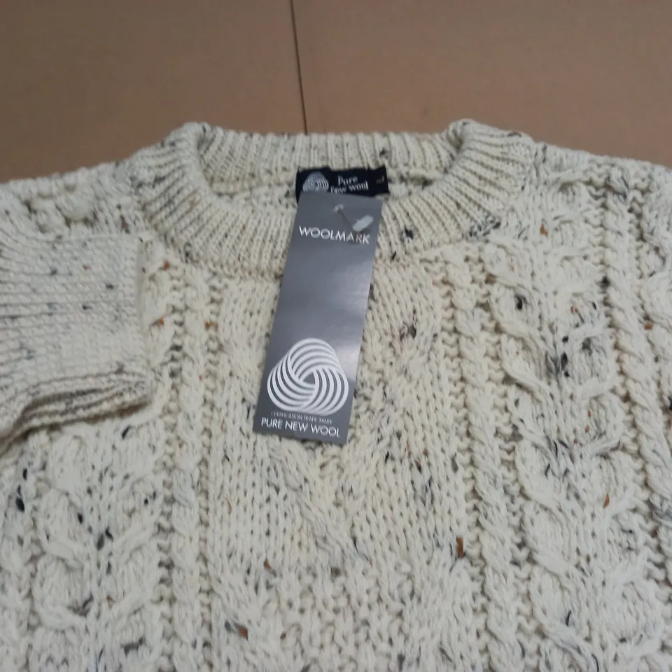 LOT OF 10 AS NEW PURE NEW WOOL KNITTED CREW JUMPERS IN ECRU - ALL L
