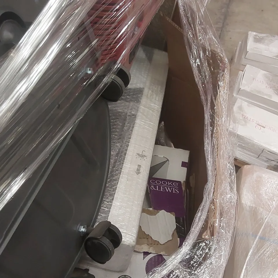 PALLET CONTAINING A VERY LARGE QUANTITY OF ASSORTED ITEMS INCLUDING: GREENGEAR ELECTRIC HEATER, LIFESTYLE APPLIANCES ELECTRIC HEATER ECT