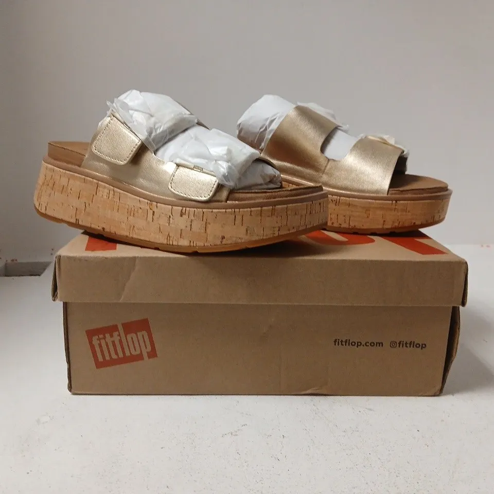BOXED PAIR OF FITFLOP OPEN TOE PLATFORM SANDALS IN GOLS SIZE UK 4