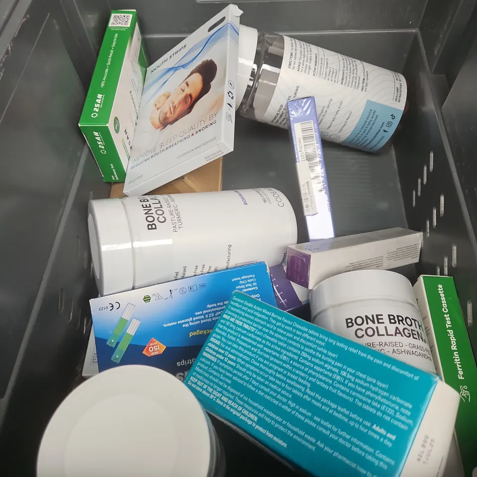 TOTE OF APPROXIMATELY 20 ASSORTED HEALTHCARE PRODUCTS TO INCLUDE BEECHAMS FLU PLUS CAPLETS - ACNE TREATMENT GEL AND KNOWN VEGAN OMEGA 369 GUMMIES