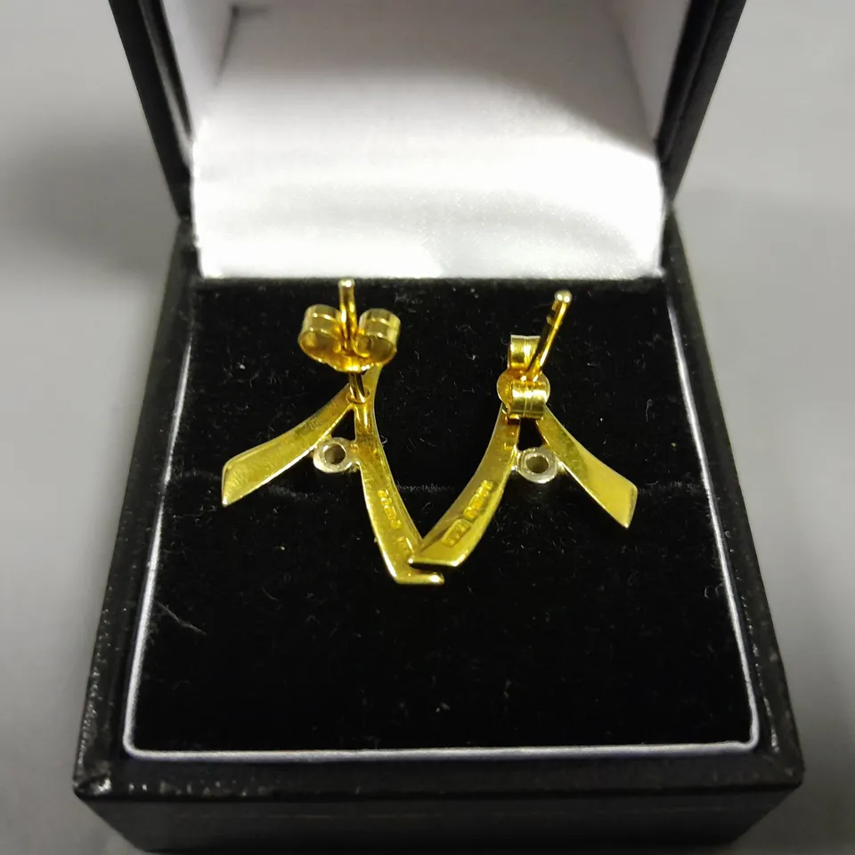 18CT GOLD EARRINGS SET WITH NATURAL DIAMONDS