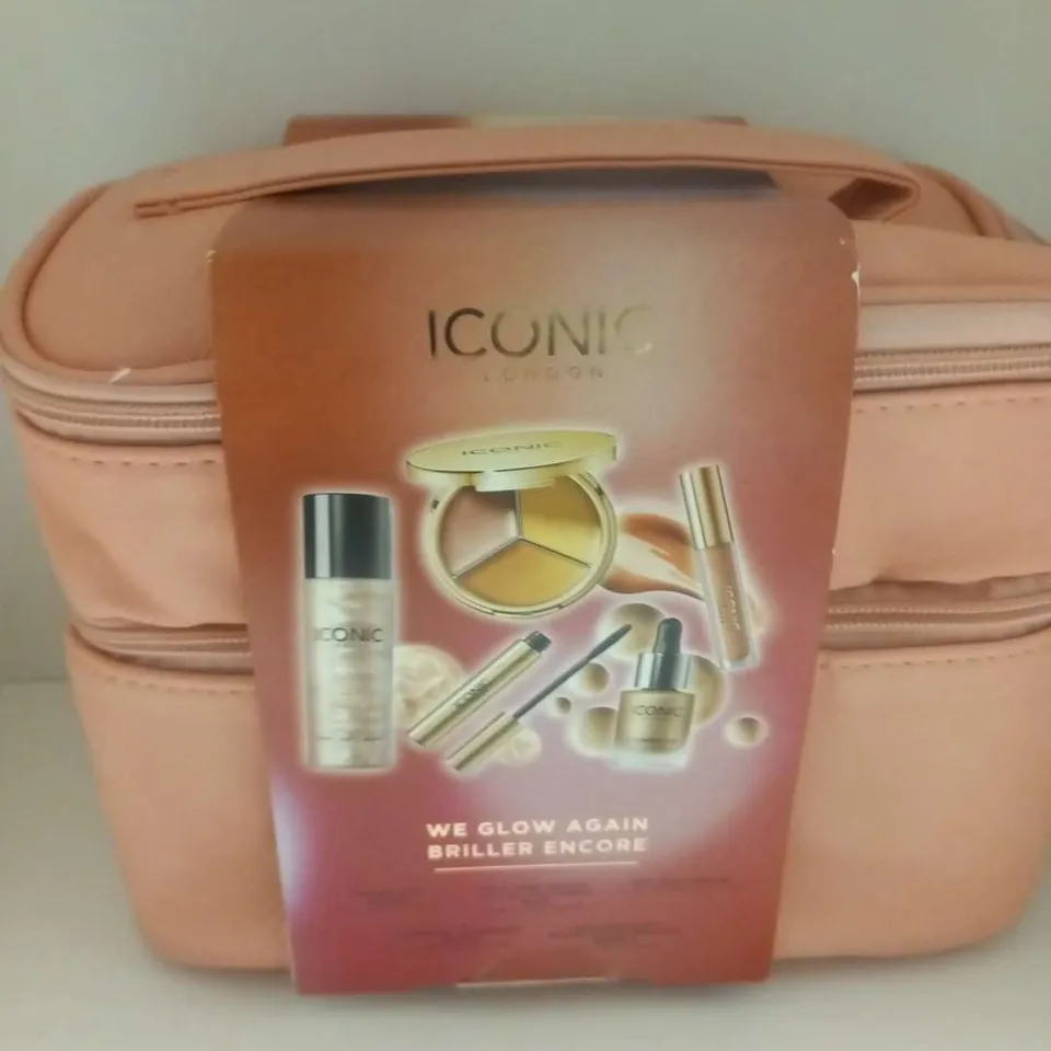 ICONIC LONDON WE GLOW AGAIN GIFT SET