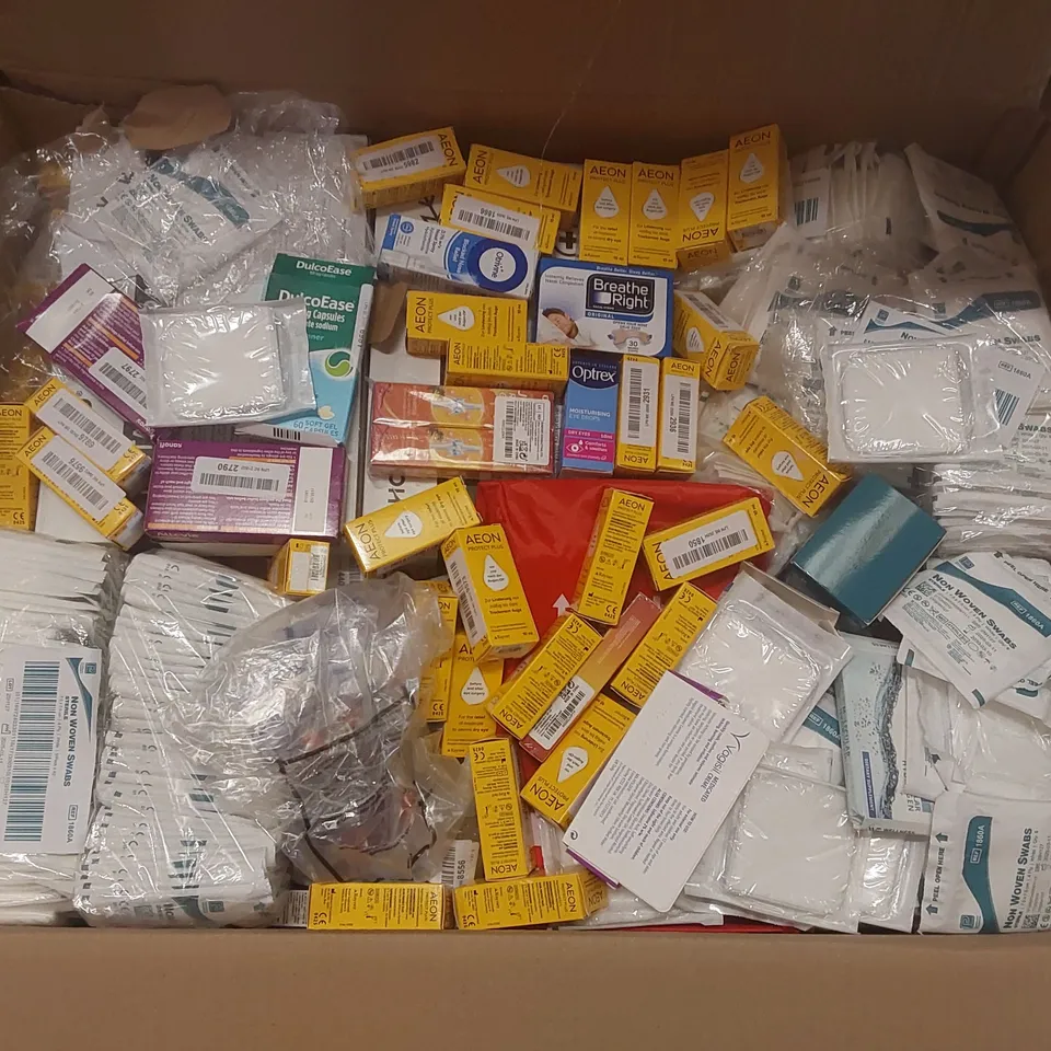 PALLET CONTAINING A LARGE QUANTITY OF
