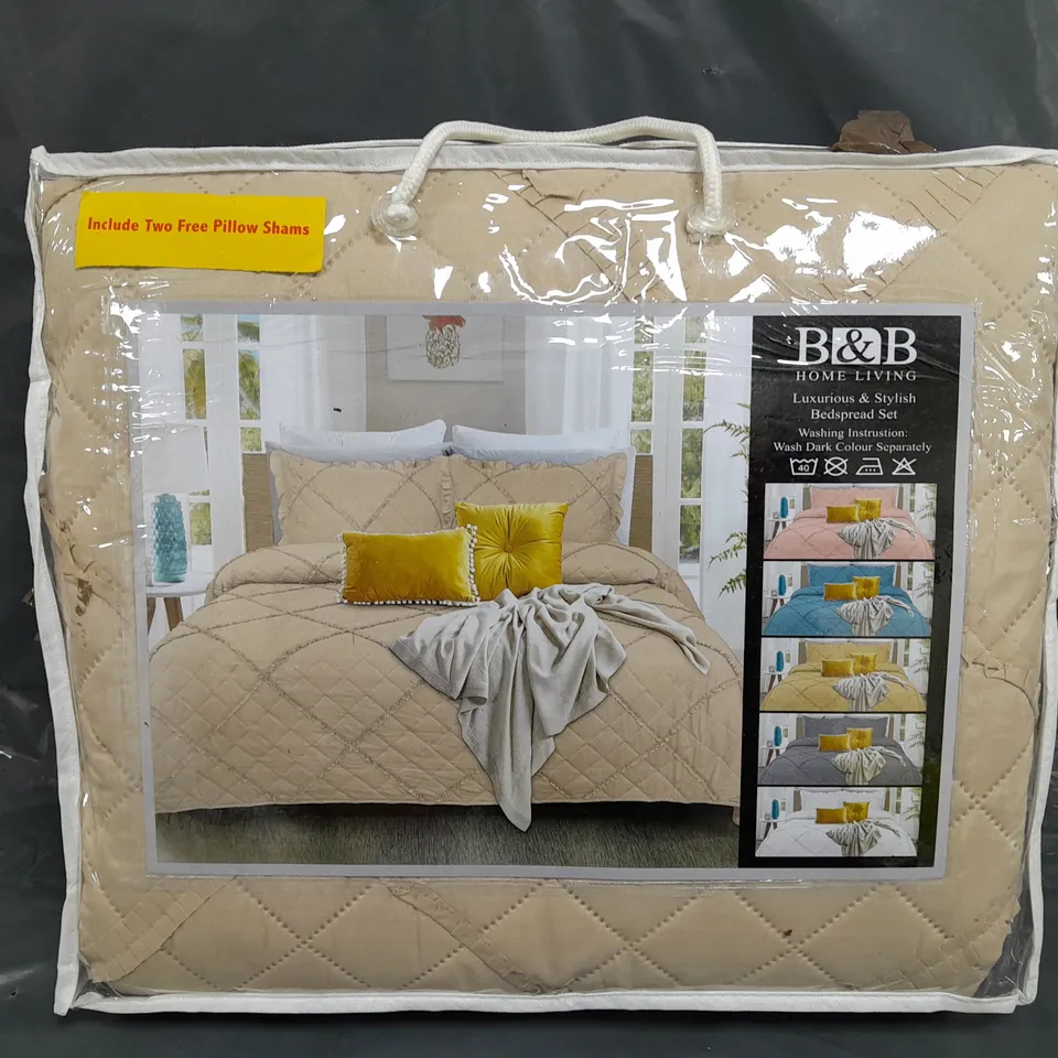 B&B HOME LIVING LUXURIOUS & STYLISH BEDSPREAD SET IN BEIGE - SIZE UNSPECIFIED