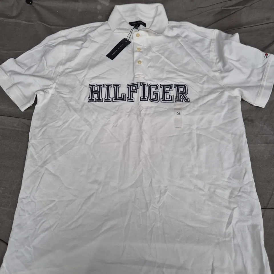 TOMMY HILFIGER SHORT SLEEVE SHIRT IN WHITE - XL