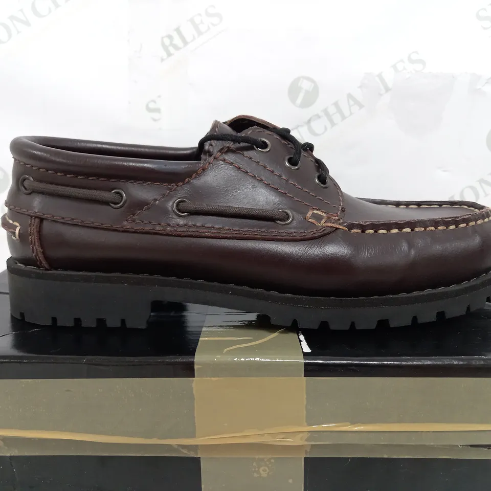 BOXED PAIR OF STONE RIVER PLATFORM BROWN SHOES - UK 8