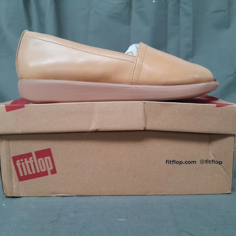 BOXED PAIR OF FITFLOP PEEP TOE LOAFERS IN BLUSH UK SIZE 5.5