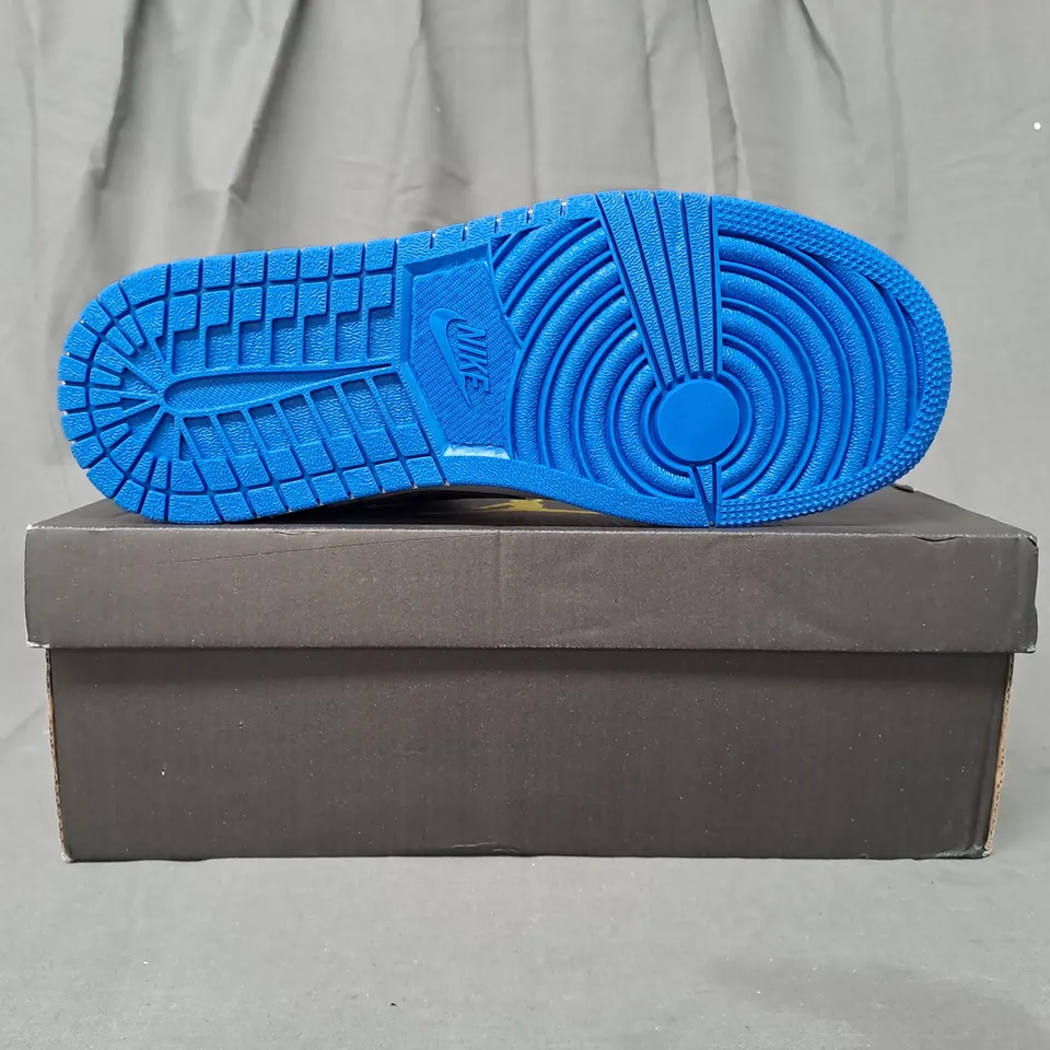 BOXED PAIR OF NIKE AIR JORDAN SHOES IN BLACK/WHITE/BLUE UK SIZE 5.5