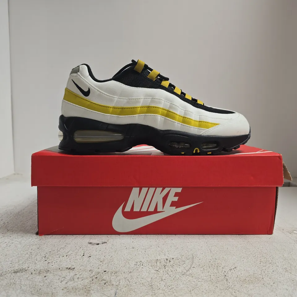BOXED PAIR OF NIKE AIR MAX 95 BIG BUBBLE TRAINERS IN WHITE/SAFFRON/BLACK SIZE UK 9
