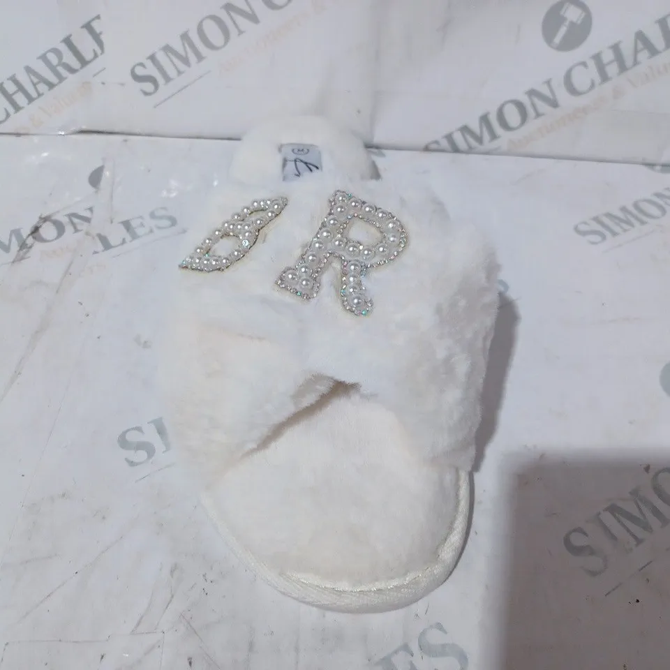 BOXED PAIR OF KRUSH BRIDAL SOFT SLIPPERS IN IVORY COLOUR SIZE M