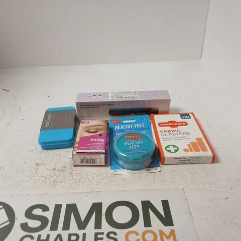 TOTE OF APPROXIMATELY 30 ASSORTED COSMETIC ITEMS TO INCLUDE FABRIC PLASTERS, O'KEEFES HEALTHY FEET CREAM, SCWARZKOPF BROW TINT, NAIL CLIPPER SET ETC