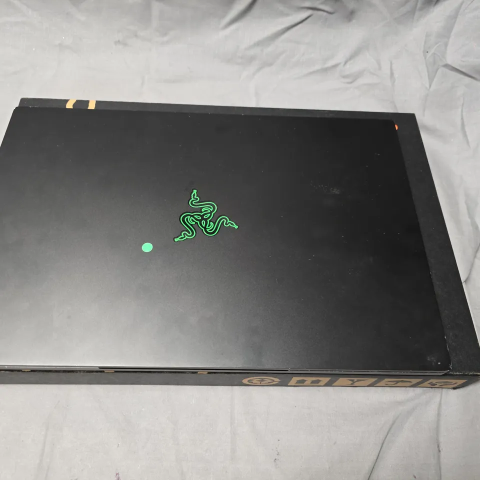 RAZER GAMING LAPTOP – RTX 2070 SUPER MAX-Q – 10TH GEN I7-10875H – BLACK