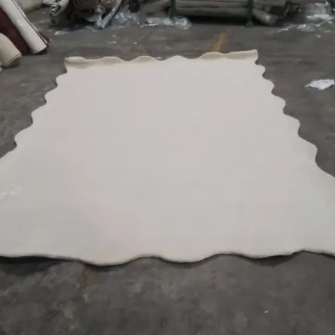 QUALITY DESIGNER AREA RUG - APPROXIMATELY 280X190