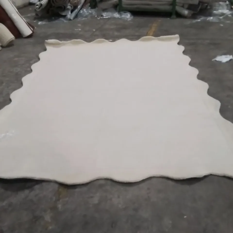 QUALITY DESIGNER AREA RUG - APPROXIMATELY 280X190