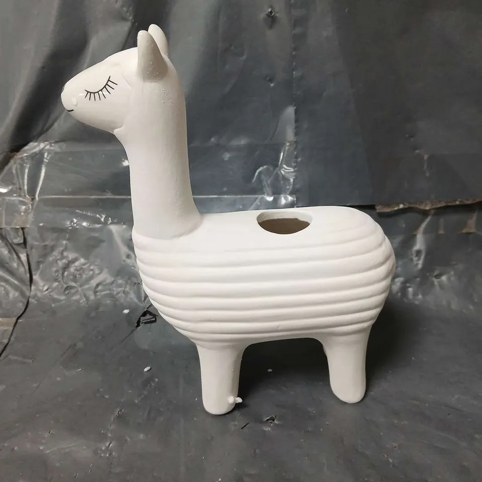 BOXED LLAMA PLANTER