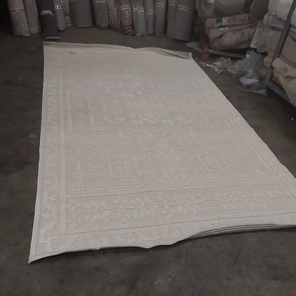 QUALITY DESIGNER RUG - APPROXIMATELY 315 x 194cm