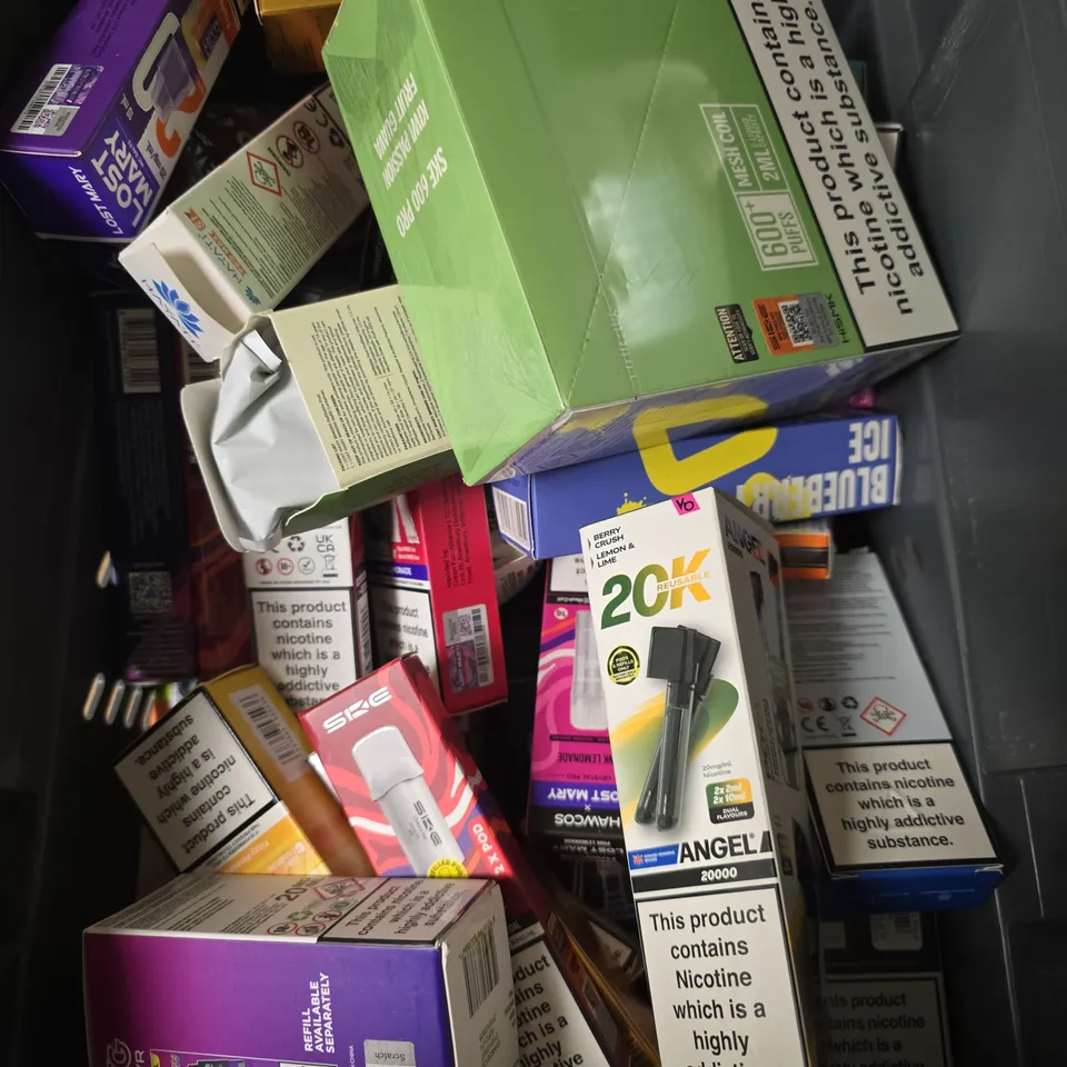 APPROXIMATELY 20 ASSORTED E-CIGARETTE AND VAPE PRODUCTS TO INCLUDE IVG, ELFBAR, LOST MARY ETC 