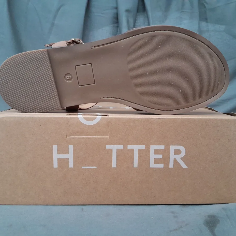 BOXED PAIR OF HOTTER OPEN TOE SANDALS IN TAN UK SIZE 8