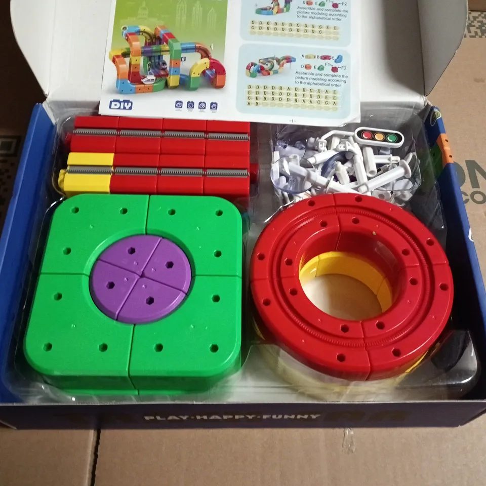 CUBE TRACK DIY BUILDING TOY SET – 81 PIECES, BOXED