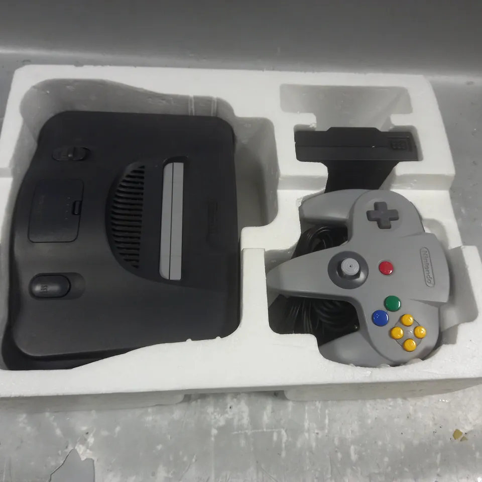 BOXED NINTENDO 64 NUS-001 GAMES CONSOLE WITH BOOKLET