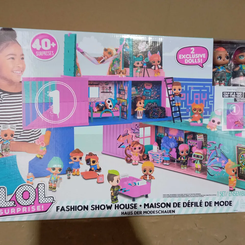 L.O.L. SUPRISE FASHION SHOW HOUSE RRP £58.99