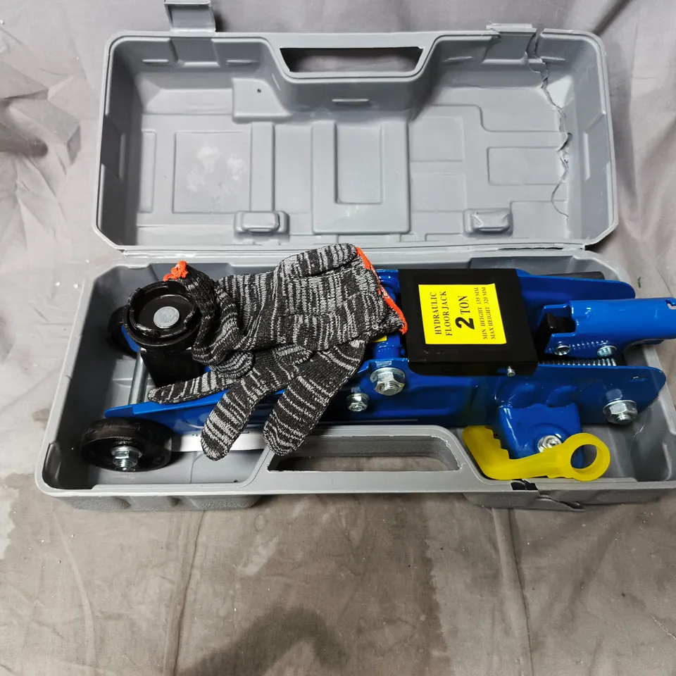 2T HYDRAULIC FLOOR JACK – BLUE WITH GREY CARRY CASE (INCLUDES GLOVES)