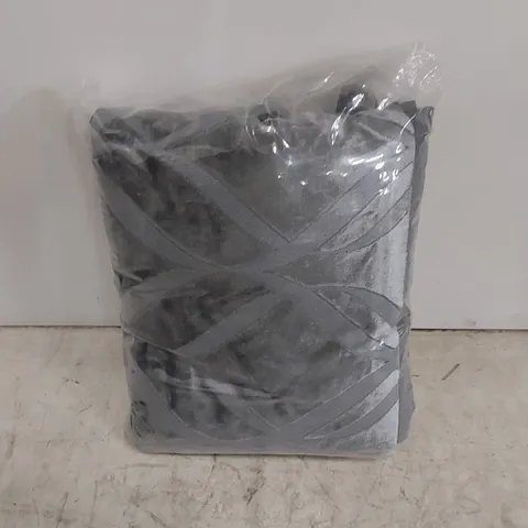 BAGGED MC REIGHT MICROFIBRE MODERN DUVET SET IN SLATE // SIZE: KING 