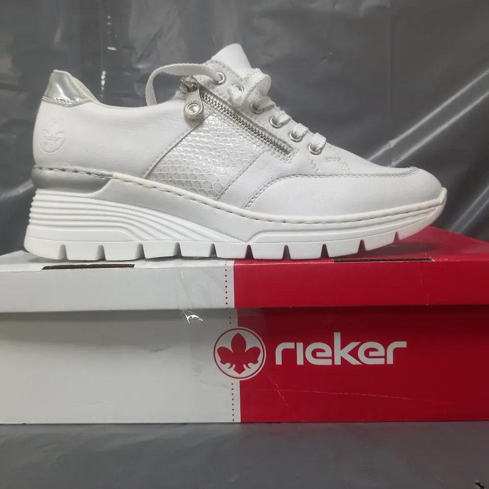 BOXED PAIR OF RIEKER TRAINERS IN WHITE LEATHER SIZE 7.5