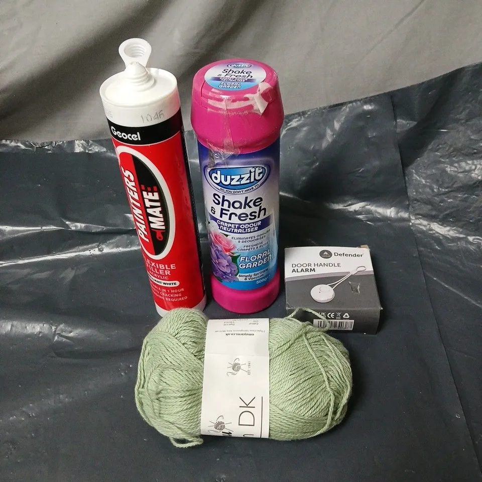 APPROXIMATELY 15 ASSORTED HOUSEHOLD ITEMS TO INCLUDE DOOR HANDLE ALARM, YARN, SHAKE & FRESH CARPET NEUTRALISER, FLEXIBLE FILLER ETC