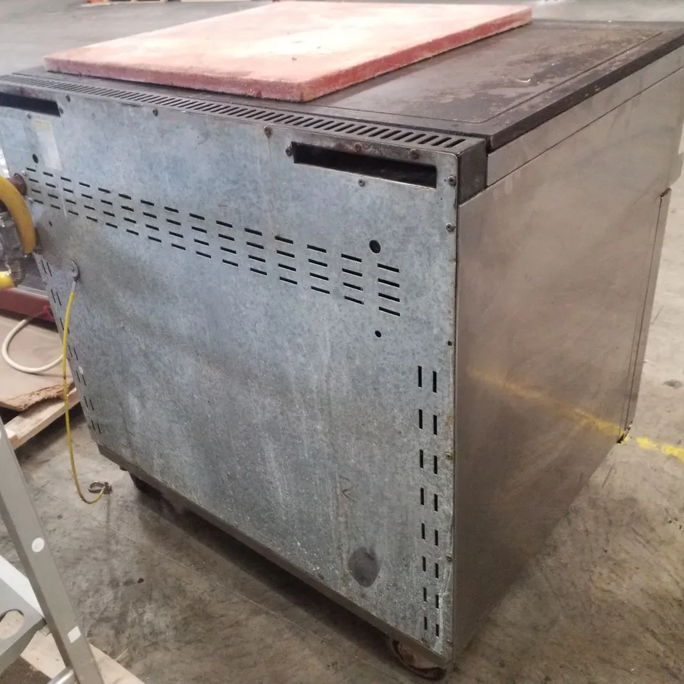 LINCAT COMMERCIAL SOLID TOP GAS OVEN