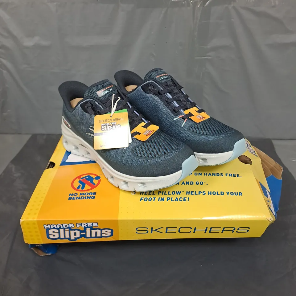 BOXED PAIR OF SKECHERS ARCH FIT GLIDE-STEP PRO SLIP-IN TRAINERS - 6
