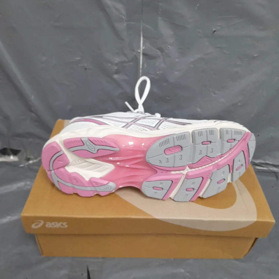 BOXED ASICS HYPE SHOES SIZE 5